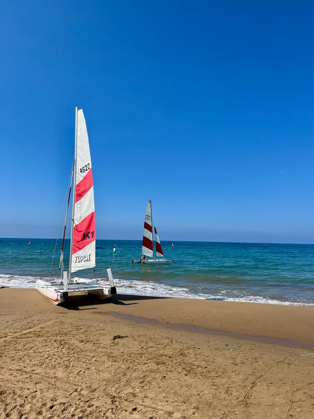 Segelboote am Strand nahe Side