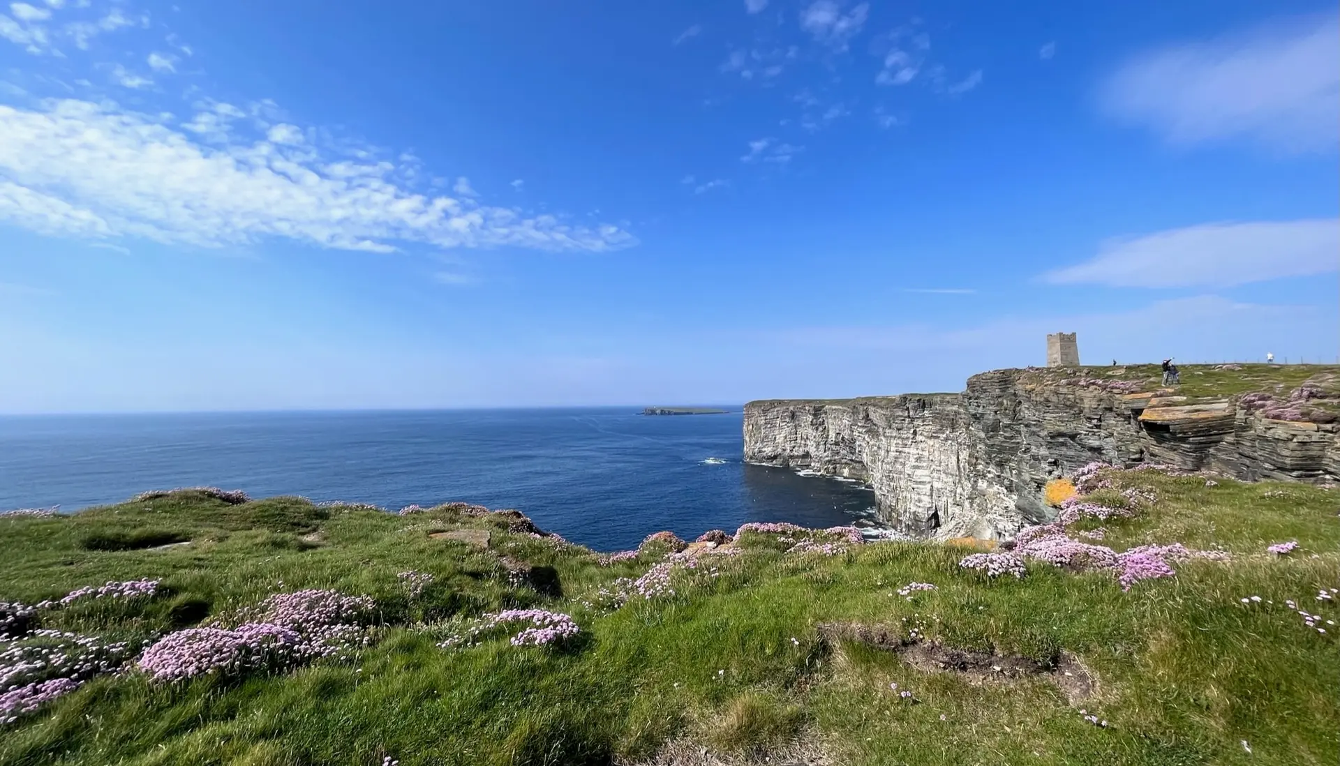 Die Steilküste auf den Orkney Islands