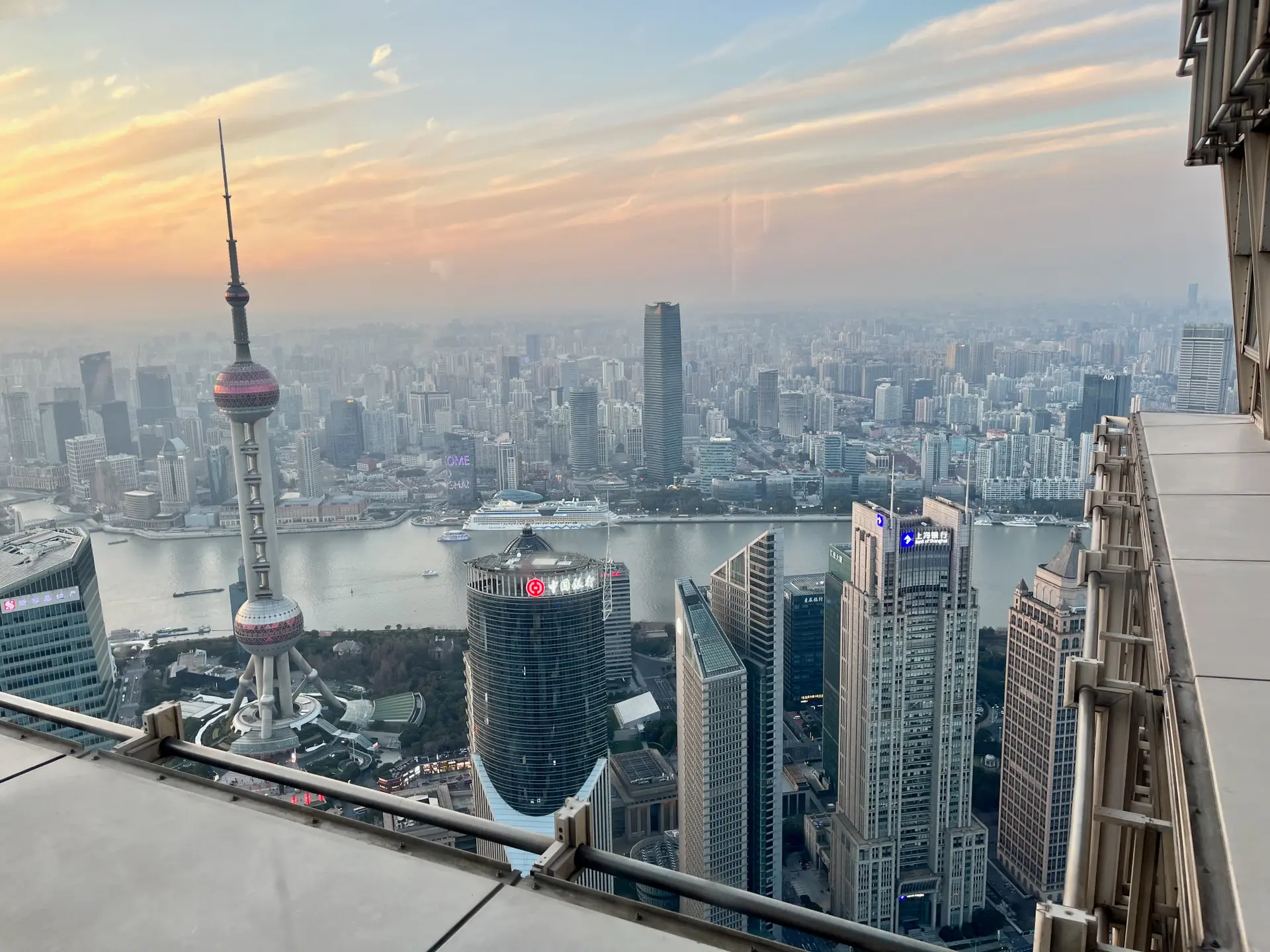 Ein Blick auf Shanghai aus rund 400 Metern Höhe