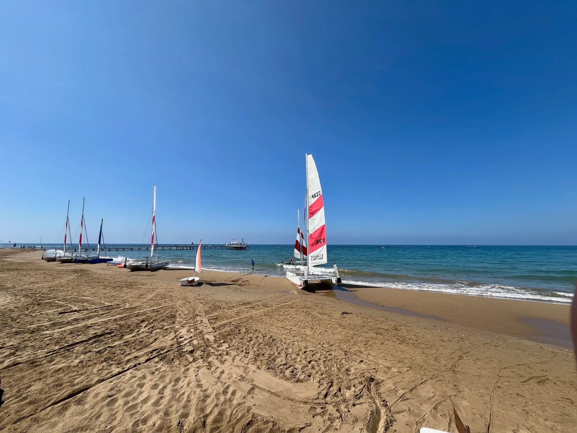 Segelboote am Strand nahe Side