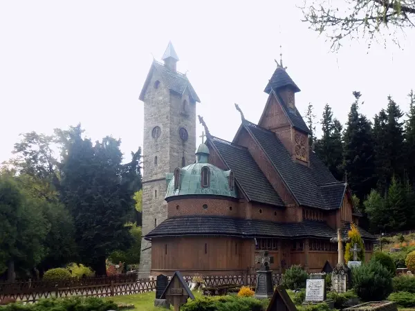 KircheWangDSCN0969 Eine alte Stabkirche im Riesengebirge